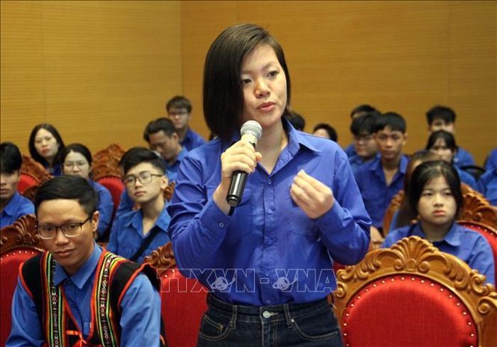 Đoàn viên thanh niên phát biểu tại buổi đối thoại.