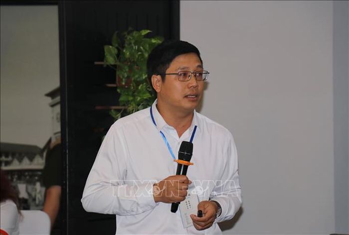 Ông Phạm Đình Nghinh, Hội Bảo vệ Quyền trẻ em TP Hồ Chí Minh phát biểu tại hội thảo.