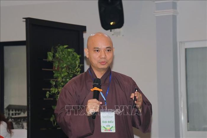 Đại đức Thích An Đạt, Phó Chánh Văn phòng Trung ương Giáo hội Phật Giáo Việt Nam phát biểu tại hội thảo.