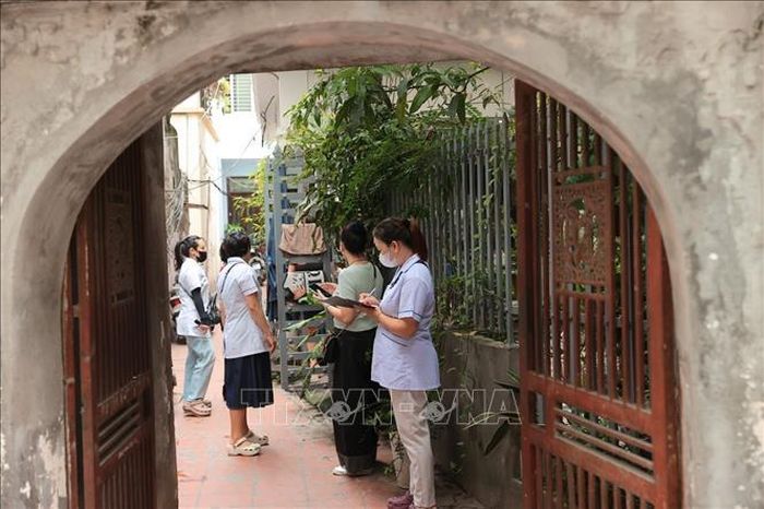 Trong hai tuần gần đây, số ca mắc sốt xuất huyết tăng tại nhiều địa phương, cho thấy bệnh đang bước vào giai đoạn cao điểm và tiềm ẩn nguy cơ lan rộng nếu không được kiểm soát quyết liệt. Ảnh: Minh Quyết/TTXVN