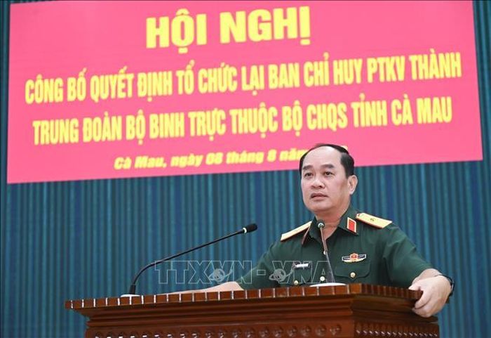 Thiếu tướng Nguyễn Văn Ngành, Ủy viên BTV Tỉnh ủy, Chỉ huy trưởng Bộ CHQS tỉnh phát biểu chỉ đạo và giao nhiệm vụ tại hội nghị. Ảnh: Chanh Đa/TTXVN