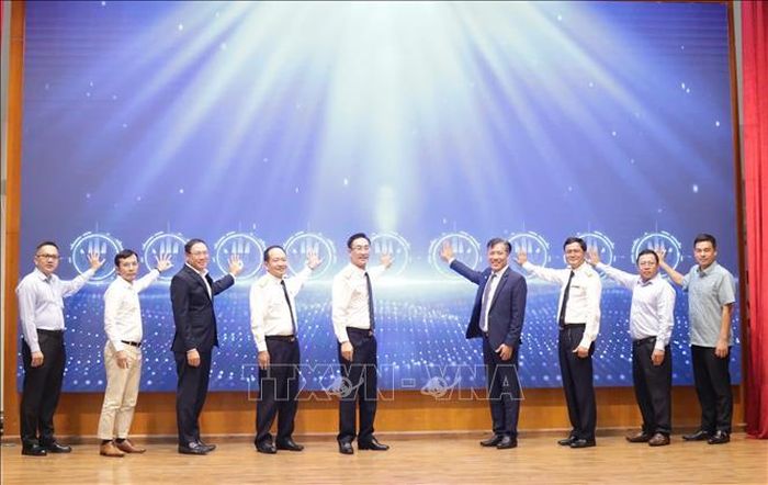 Nghi thức kích hoạt Tổng đài ứng dụng trí tuệ nhân tạo và thông tin thuế qua nền tảng thanh toán. Ảnh: TTXVN phát