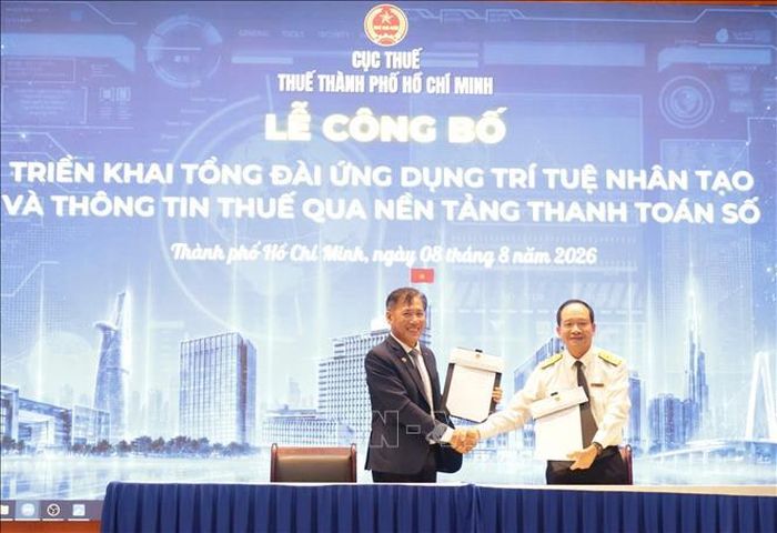 Nghi thức ký kết văn bản ghi nhớ hợp tác giữa Thuế TP Hồ Chí Minh và các đơn vị cung cấp giải pháp thanh toán số. Ảnh: TTXVN phát