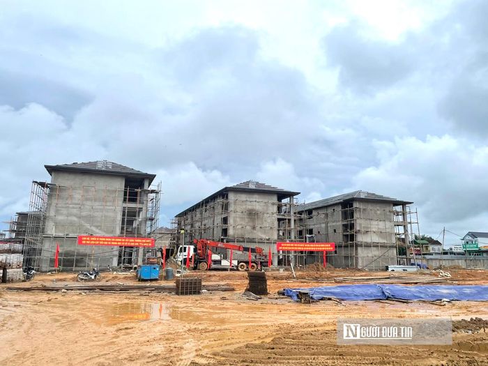 Toàn tỉnh Nghệ An có 21 xã biên giới, đồng nghĩa với việc sẽ có 21 trường phổ thông nội trú liên cấp tiểu học và trung học cơ sở (PTNTLC TH&THCS) được xây dựng theo chỉ đạo của Bộ Chính trị. Theo kế hoạch năm 2025, có 10 trường PTNTLC TH&THCS xây dựng, hoàn thành vào tháng 8/2026.