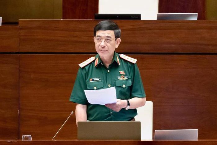 Đại tướng Phan Văn Giang, Phó Thủ tướng, Bộ trưởng Quốc phòng giải trình, làm rõ một số vấn đề đại biểu Quốc hội nêu (Ảnh: Media Quốc hội).