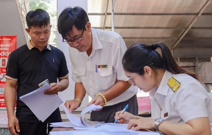 Để xuất giảm 30% thuế thu nhập cá nhân cho hộ kinh doanh, cá nhân kinh doanh và doanh nghiệp siêu nhỏ.