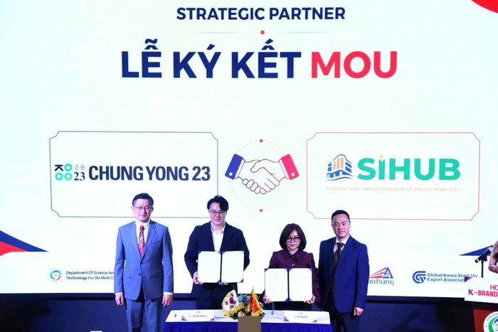 Đại diện SIHUB TP Hồ Chí Minh và Công ty Chung Yong 23 (Hàn Quốc) ký kết Biên bản ghi nhớ (MOU) về tổ chức HCMC K-Brand Expo 2026.