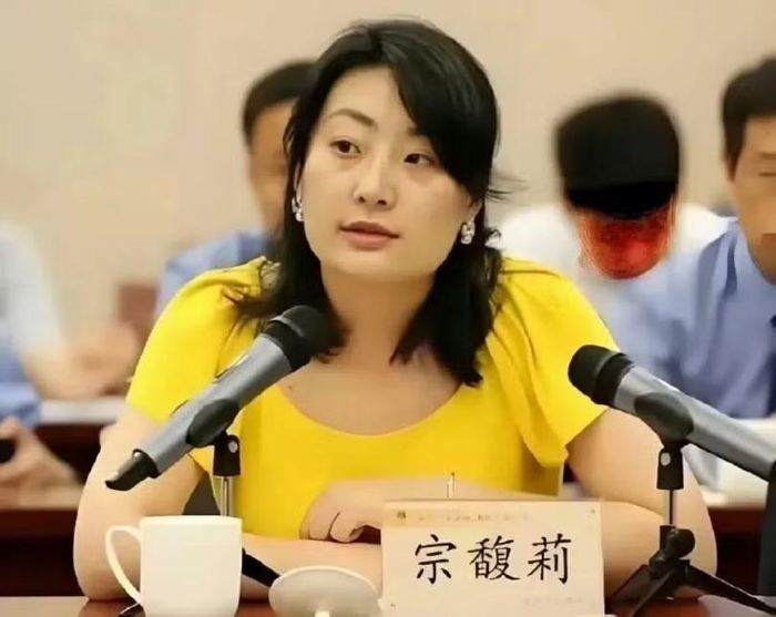 Bà Tông Phức Lỵ, con gái ông Tông Khánh Hậu, chủ hãng đồ uống Wahaha. Gia tộc này có khoản tài sản 1,8 tỷ USD ở Ngân hàng HSBC bị phong tỏa thuộc sở hữu một công ty đăng ký tại Virgin Island. Ảnh: Wforum.