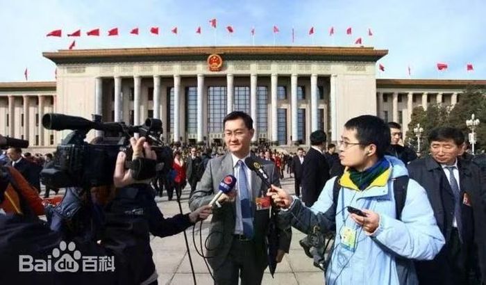 Là doanh nghiệp thành đạt, nhiều năm nằm trong top những người giàu nhất Trung Quốc, Mã Hóa Đằng còn là đại biểu Đại hội đại biểu nhân dân toàn quốc (Quốc hội) Trung Quốc. Ảnh: Baidu.