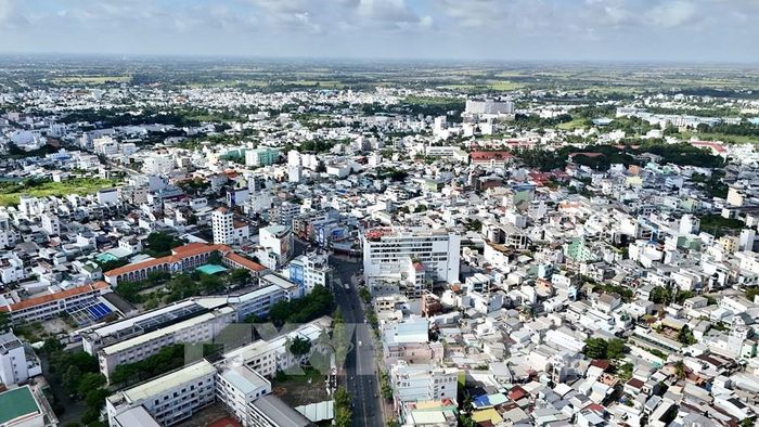 Không gian đô thị Long Xuyên ngày càng mở rộng, tạo động lực thu hút đầu tư, phát triển thương mại, dịch vụ và giáo dục. Ảnh: Thanh Sang - TTXVN