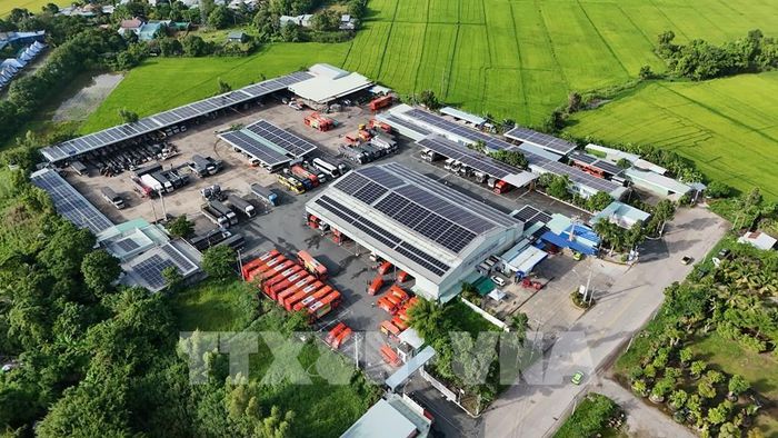 Bến xe khách Long Xuyên (An Giang) góp phần thúc đẩy giao thương với Thành phố Hồ Chí Minh và các tỉnh Đồng bằng sông Cửu Long. Ảnh: Thanh Sang - TTXVN
