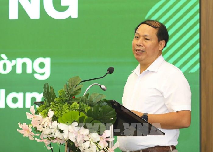 Tiến sĩ Trương Tất Đơ, Cục Lâm nghiệp Kiểm lâm, tham luận về khung pháp lý về thị trường các-bon rừng tại Việt Nam. Ảnh: Xuân Tư - TTXVN