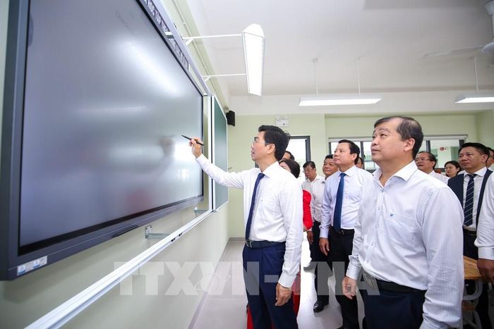 Các phòng chức năng được đầu tư đồng bộ, đáp ứng yêu cầu dạy và học của nhà trường. Ảnh: Giang Phương - TTXVN