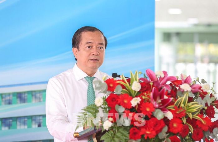 Ông Nguyễn Hồng Thanh, Phó Chủ tịch UBND tỉnh Tây Ninh phát biểu tại Lễ bàn giao Trường Trung học cơ sở Nguyễn Thái Học và Trường Tiểu học Duy Tân. Ảnh: Giang Phương - TTXVN