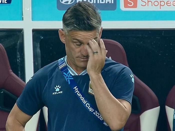 Bị loại ngay từ vòng bảng AFF Cup 2026, nhiều CĐV Indonesia đồng loạt tiếc nuối HLV Shin Tae-yong và hoài nghi HLV John Herdman.