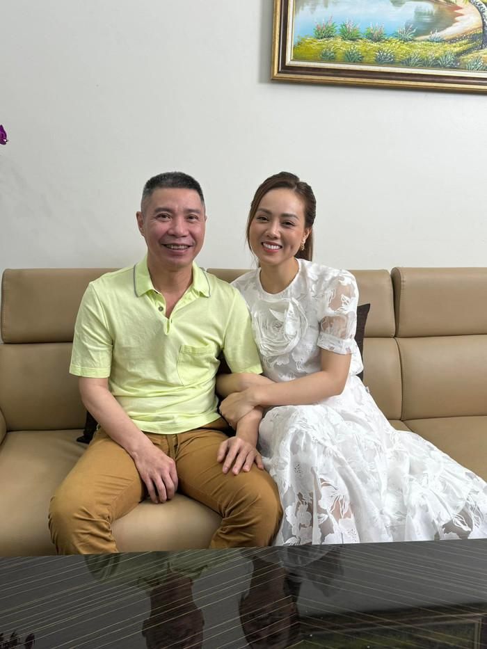 Ngọc Hà đồng hành bên NSND Công Lý khi chồng gặp bạo bệnh.