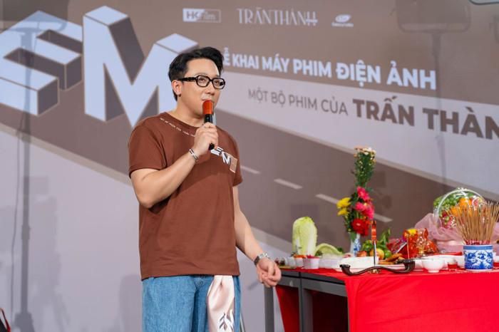 Trấn Thành tại buổi khai máy dự án điện ảnh Tết 2027, chính thức khởi động hành trình mới sau thành công của Thỏ Ơi!!. Ảnh: FBNV