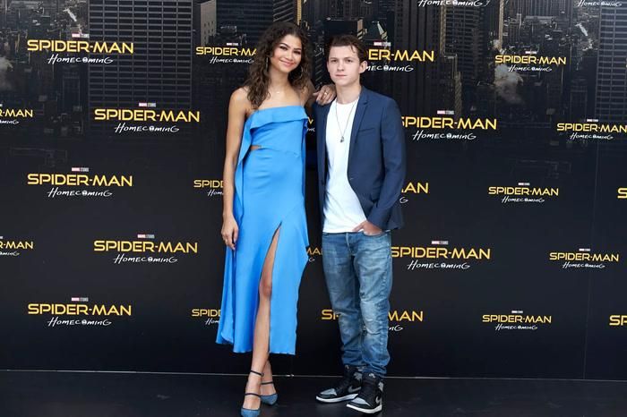 Zendaya từng khẳng định Tom Holland chỉ là “một trong những người bạn thân nhất” của cô.