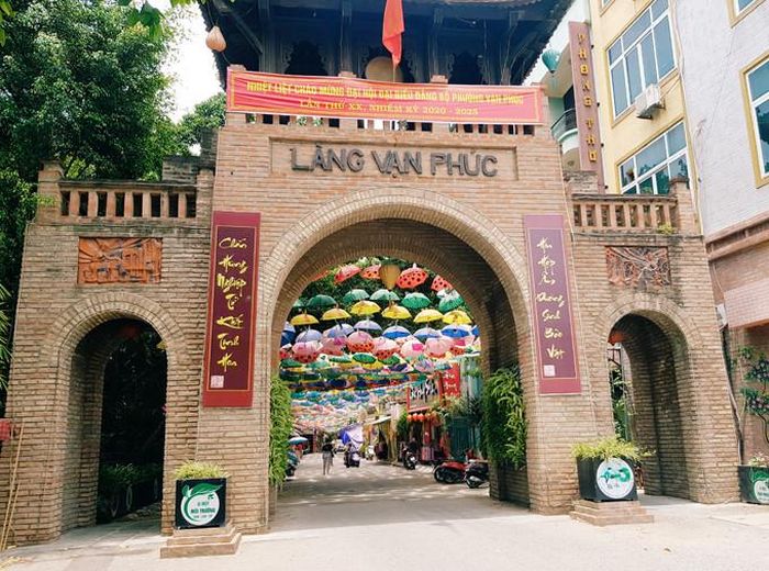 Làng lụa Vạn Phúc. Ảnh: Sưu tầm