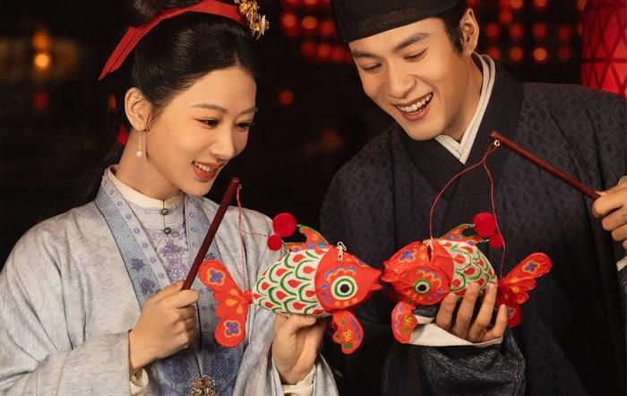 Gia Nghiệp thuộc dòng cổ trang đại nữ chủ, lấy bối cảnh ngành nghề truyền thống vào thời Minh. Biến cố bắt đầu từ một hộp mực cống nạp cho hoàng cung, kéo theo những thay đổi lớn đối với ngành sản xuất mực tại Huy Châu. Gia tộc họ Lý vốn có truyền thống làm mực hàng trăm năm dần suy tàn, trong khi gia tộc họ Lạc cũng không tránh khỏi vòng xoáy biến động. Nhiều năm sau, Lý Trinh quyết định đứng lên khôi phục kỹ nghệ của tổ tiên. Để vực dậy gia nghiệp, cô phải đối đầu với những thế lực trong triều đình, đồng thời vượt qua định kiến đối với phụ nữ trong thương trường phong kiến. Dương Tử và Hàn Đông Quân đảm nhận hai vai chính.