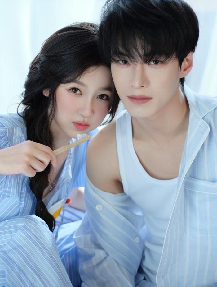 Song Quỹ xoay quanh Khương Mộ và Cận Triêu, hai người lớn lên bên nhau dù không có quan hệ huyết thống. Sau khi gia đình biến động, họ bị chia cách suốt 9 năm. Đến năm 18 tuổi, Khương Mộ mới biết Cận Triêu chỉ là con nuôi và quyết định sang Thái Lan tìm anh. Cuộc hội ngộ không diễn ra trong một thế giới bình yên khi Cận Triêu đã bước vào cuộc sống nhiều nguy hiểm với đua xe và những trận đấu quyền anh ngầm. Từ đây, Khương Mộ dần hiểu hơn về những tổn thương mà anh từng trải qua. Mối quan hệ giữa hai người cũng được đặt trước những lựa chọn khó khăn khi tình thân, tình yêu và quá khứ đan xen.