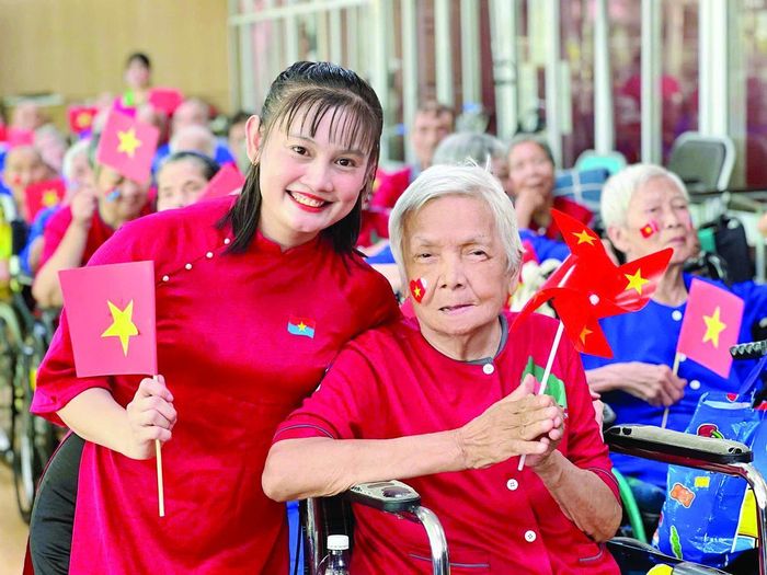 Người cao tuổi được chăm sóc ở viện dưỡng lão