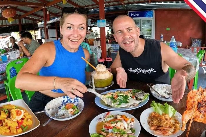 Du khách bày tỏ sự yêu thích ẩm thực Việt Nam