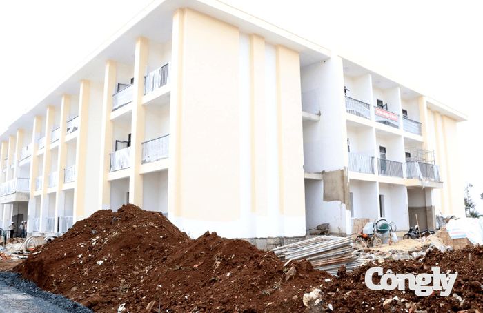 Dự án xây dựng và cải tạo, sửa chữa một số hạng mục Trường THPT Chuyên Bảo Lộc đã hoàn thành khoảng 90% khối lượng.