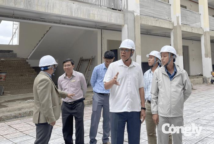 Phó Chủ tịch UBND tỉnh Lâm Đồng Nguyễn Minh kiểm tra thực tế dự án xây dựng, cải tạo Trường THPT Chuyên Bảo Lộc.
