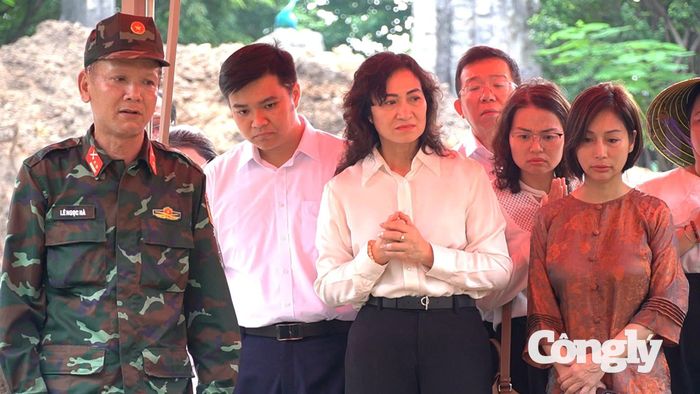 Thứ trưởng Phan Thị Thắng cùng đoàn công tác tại Công viên Lê Thị Riêng.