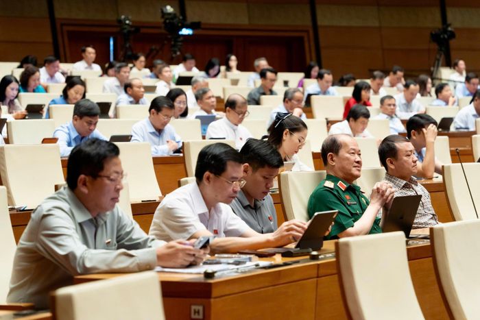 Các đại biểu tham dự Kỳ họp không thường lệ thứ nhất.
