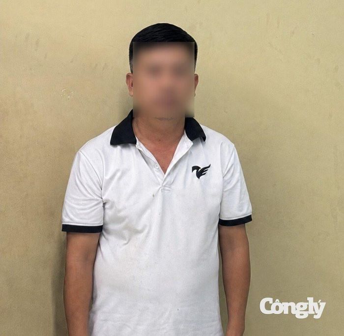 Đối tượng Ngô Anh Tuấn tại cơ quan công an (Ảnh: Công an cung cấp)
