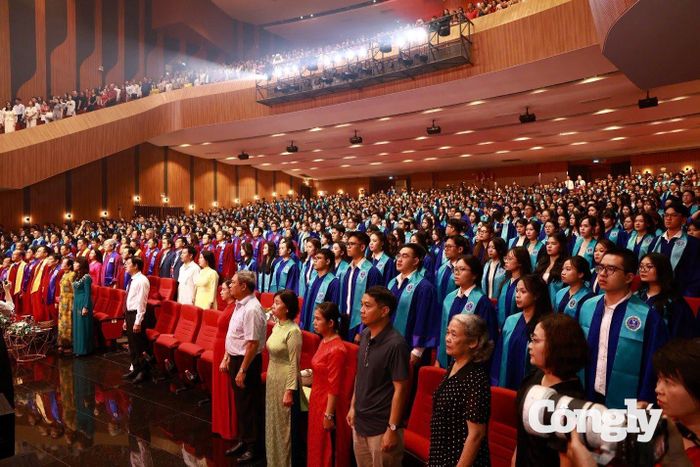 Buổi lễ diễn ra trong không khí trang nghiêm.