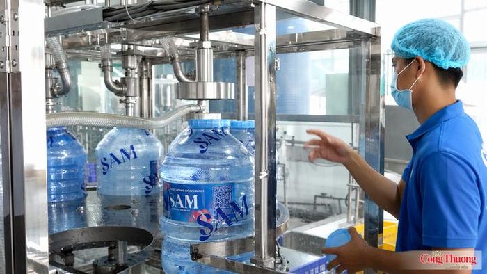 Việc ứng dụng máy móc, thiết bị tiên tiến đã giúp các cơ sở công nghiệp nông thôn nâng năng suất, giảm lao động thủ công, cải thiện chất lượng và an toàn thực phẩm.