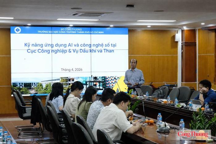 Lớp bồi dưỡng kiến thức chuyên sâu về chuyển đổi số năm 2026 dành cho cán bộ, công chức Vụ Dầu khí và Than, Cục Công nghiệp. Ảnh: Lê An