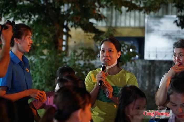 Công nhân, người lao động tự tin thể hiện kiến thức về Công đoàn Việt Nam và các quy định pháp luật về lao động.