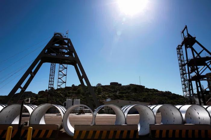 Khung giếng khai thác số 10 và 9 tại nhà máy phía đông của Resolution Copper Mining gần Superior, Arizona, ngày 14 tháng 6 năm 2017. Ảnh: Reuters.