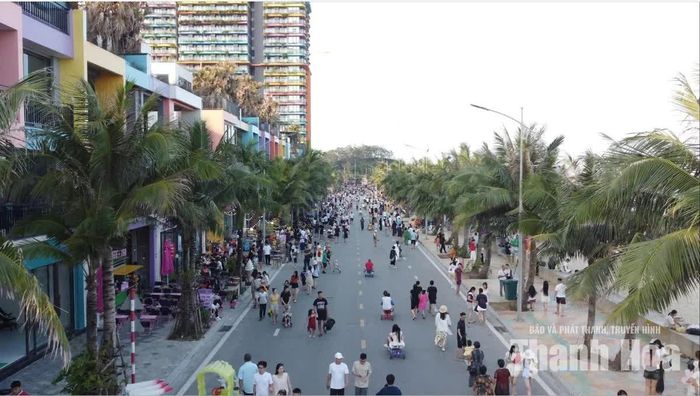 Phố đi bộ Flamingo Ibiza Hải Tiến là tâm điểm diễn ra các lễ hội, hoạt động giải trí vào cuối tuần.