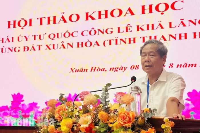 PGS.TS. Nguyễn Đức Nhuệ, Chủ tịch Hội đồng Khoa học Viện Sử học, Viện Hàn lâm KHXH Việt Nam tham luận tại hội thảo.