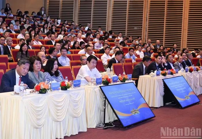 Lãnh đạo Bộ Ngoại giao và các đại biểu tham dự Lễ bế mạc Hội nghị. Ảnh: Trần Hải/Nhân Dân