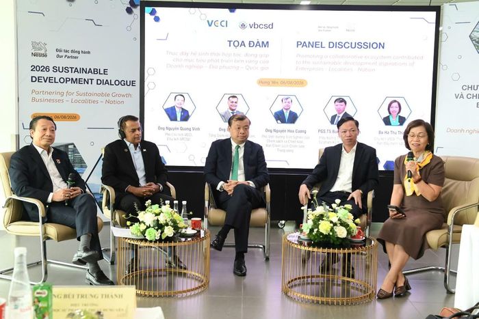 Các diễn giả tham gia tọa đàm. Ảnh: VCCI.