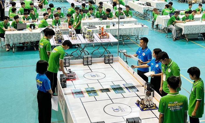 Các đội Bảng O2 thi đấu vòng bảng.