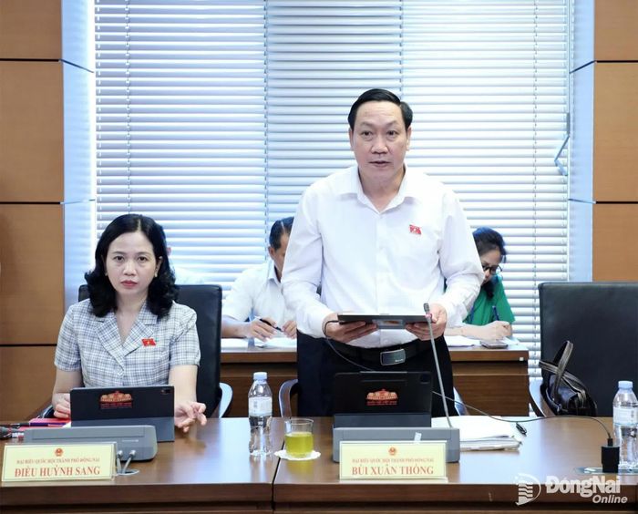 Đại biểu Bùi Xuân Thống, Đoàn Đại biểu Quốc hội thành phố Đồng Nai phát biểu thảo luận tại tổ. Ảnh: CTV