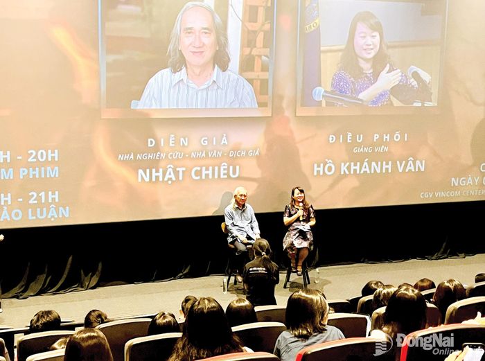 Nhà nghiên cứu, nhà văn, dịch giả Nhật Chiêu và Tiến sĩ Hồ Khánh Vân (Khoa Văn học và Ngôn ngữ, Trường đại học Khoa học xã hội và Nhân văn, Đại học Quốc gia Thành phố Hồ Chí Minh) tại buổi chiếu và thảo luận phim The Odyssey: Sử thi, huyền thoại và ngôn ngữ điện ảnh.
