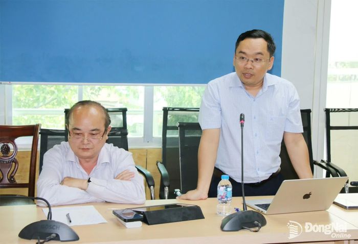 Thành ủy viên, Phó Chủ tịch Ủy ban MTTQ Việt Nam thành phố, Bí thư Thành đoàn Đồng Nai Nguyễn Minh Kiên đóng góp ý kiến tại buổi làm việc. Ảnh: Hải Quân