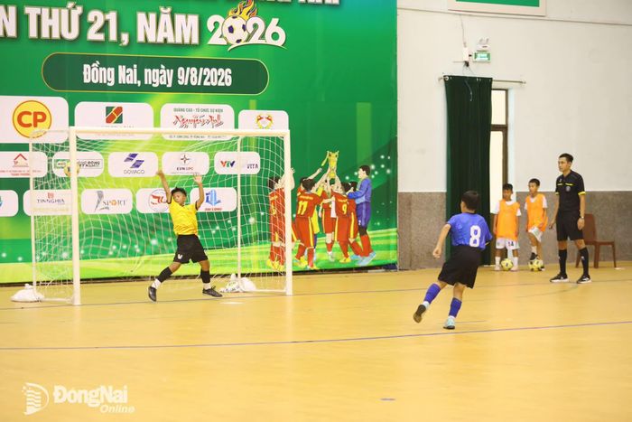 Đội U.11 Tân Triều lần lượt thực hiện thành công ở loạt sút luân lưu. Ảnh: Thủy Tiên