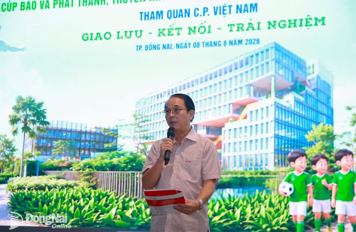 Ông Cao Quốc Sang, Phó Giám đốc phụ trách Báo và Phát thanh, Truyền hình Đồng Nai, Trưởng ban Tổ chức giải phát biểu tại chương trình gặp mặt, giao lưu. Ảnh: Thủy Tiên