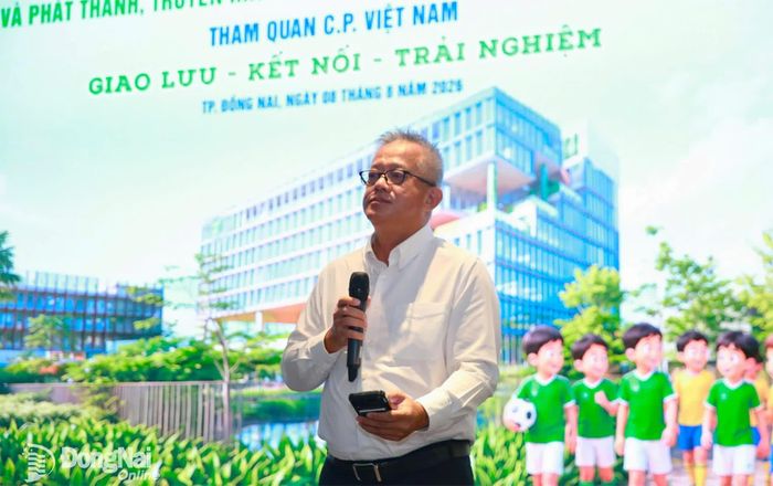 Ông Veerachai Charoensilpskul, Giám đốc Tài chính Công ty cổ phần Chăn nuôi C.P. Việt Nam phát biểu tại chương trình gặp mặt, giao lưu. Ảnh: Thủy Tiên