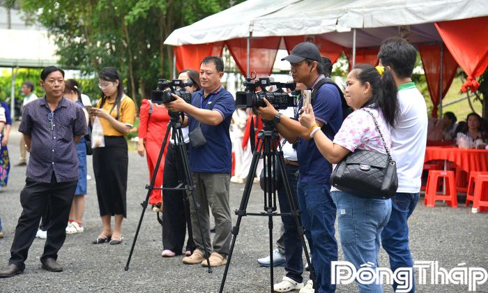 Ê-kíp phóng viên tác nghiệp, ghi nhận ngày đầu tiên tuyển chọn thí sinh "Tài tử miệt vườn" mùa 6.
