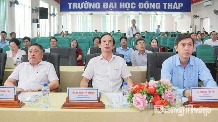 Các nhà khoa học tham dự hội thảo.